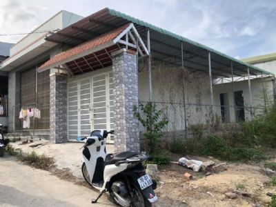 Bán lô đất có sẵn nhà cấp 4 còn mới có sân để xe ô tô, xã vĩnh Ngọc Tp Nha Trang