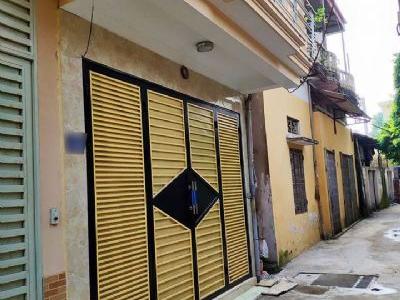 Tôi cần bán nhà DT mặt sàn 24m2 tại bồ đề long biên. Từ tầng 2 là 26m2, cách hồ gươm chỉ 7km.