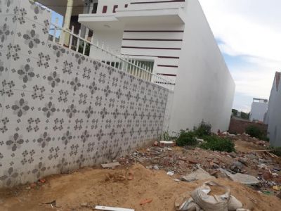 Bán Nhà đường Sư Vạn Hạnh, mới làm chưa ở, gồm 1pk, 3pn, bếp, 2wc, có sân để ô tô,