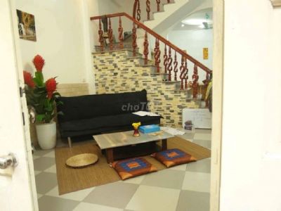 Nhà Riêng Lạc Long Quân Diện tích 53 m xây 3,5 tầng 4 ngủ 1 bếp 1 khách