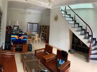 nhà cao xanh,ngõ xe máy.dt 45m hướng đn.chủ để lại nội thất
