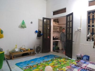 Cho thuê nhà nguyên căn Bằng A (cạnh Tây Nam Linh Đàm), Hoàng Mai. DT 30 m2, 2 tầng, 2 PN, 1 WC.