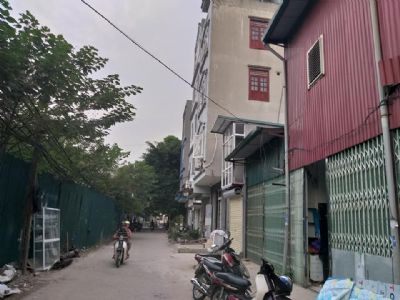 Cho thuê nhà riêng biệt ngõ phố Bằng B (cách HH Linh Đàm 1.2 km), Hoàng Mai. DT 50m2, 2 tầng.