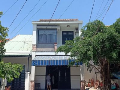 Chủ cần tiền nên cần bán căn nhà tâm huyết. Nhà 3 phòng ngủ, 2 phòng vệ sinh. 118m2