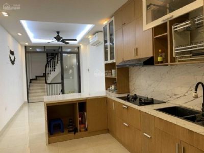 Cho thuê nhà nguyên căn mặt ngõ Thái Thịnh, nhà 2 mặt thoáng, cách chợ Vĩnh Hồ 10m.