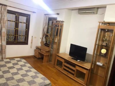 Cho thuê nhà nguyên căn phố Huỳnh Thúc Kháng, phường Láng Hạ, quận Đống Đa.