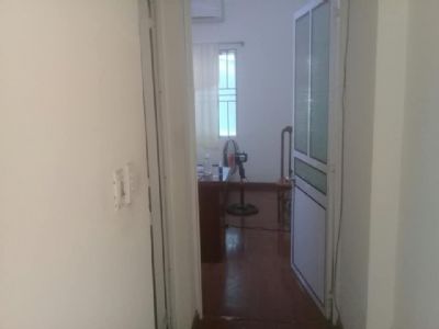 Cho thuê nhà 3 ngủ 1 khách 1 bếp sàn gỗ full đồ.3 tầng 70m2/ sàn Thụy phương gần học viện tài chính