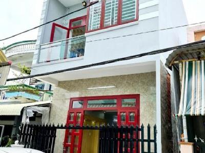 BÁN NHÀ LẦU ĐÚC MỚI ĐẸP, DIỆN TÍCH RỘNG RÃI. VỊ TRÍ ĐẸP ĐỐI DIỆN TRƯỜNG CAO ĐẲNG KĨ THUẬT.
