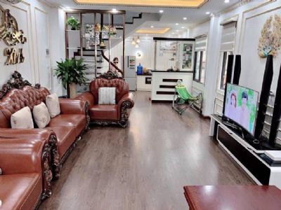 BÁN NHÀ HOÀNG QUỐC VIỆT 45M2 5 TẦNG - CÓ CHỖ ĐỂ ÔTÔ NGÀY ĐÊM- PHÂN LÔ BÀN CỜ NHỈNH 5T