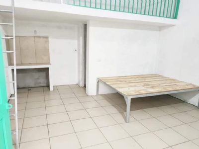 Còn trống 01 phòng. Diện tích 21m2.phòng có điều hòa. Số nhà 23 ngõ 1 đường lạc Long Quân phường KQ