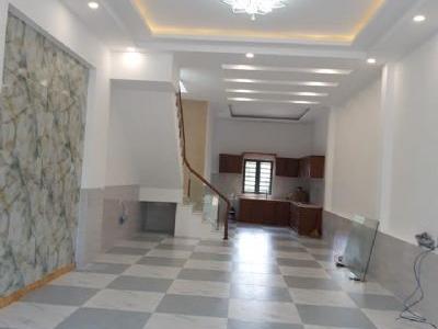 Một trệt một lầu gần chợ Sao Mai. Ngang 5m dài 18m. Nhà thiết kế mới đẹp.