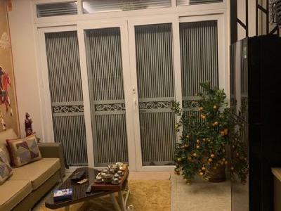 Nhà mới xây hơn 1 năm, 100m ra chợ, khu trung tâm Đống Đa đi đâu cũng gần, hàng xóm thân thiện.