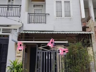 Cho thuê nhà Nguyên căn đường Trường Lưu quận 9 nha có 2 pn, 2 toilet , 1 trệt 1 lầu sân thương.