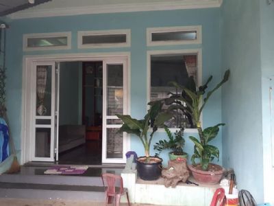 Cần bán nhanh ngôi nhà xây 2 tầng hướng đông nam khu vực đông dân cư hàng xóm thân thiện