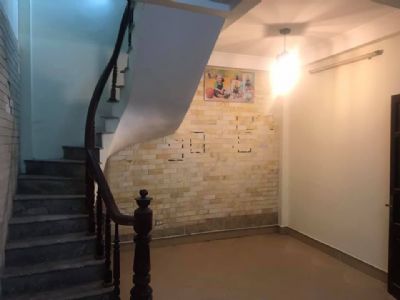 Mình cần cho thuê nhà 30m2 5 tang , đầy đủ điều hoà , nóng lạnh , tủ quần áo , bếp ga.mễ trì thượng