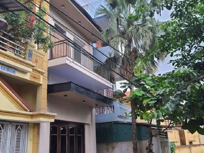 NHÀ PHƯỜNG HOÀNG VĂN THỤ CẠNH TRUNG TÂM DỊCH VỤ VIỆC LÀM Đường ô tô tránh nhau thoải mái