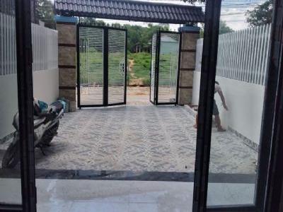 Cần bán nhà lầu trệt sân xe hơi dt 5.25×28 m2 nằm trung tâm tpk tân uyên bình dương