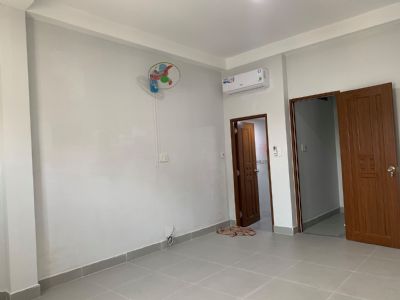 Cho thuê nhà mới hẻm nguyễn thị thập nội thất cơ bản máy lạnh , máy nước nóng , bếp