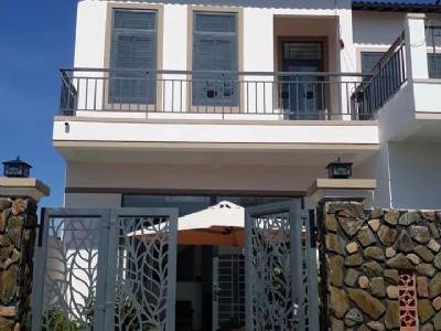 Cần bán căn nhà xã vĩnh trung 1 trệt một lầu diện tích diện 85,6 m2 nhà mới xây hướng đông nam mát.