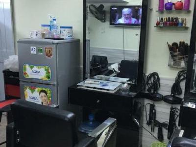 Cho thuê cửa hàng tóc ở đường Hồng Hà quận Hoàn kiếm. Nhà khép kín, nằm trong khu vực đông dân cư.