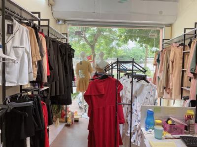 Cho thuê cửa hàng số 60 Nguyễn Đình Hoàn (Mặt đường). Mặt ngõ to 2 oto tránh nhau