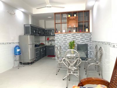 Cho thuê nhà mới hẻm nguyễn thị thập nội thất cơ bản máy lạnh , máy nước nóng. Q7