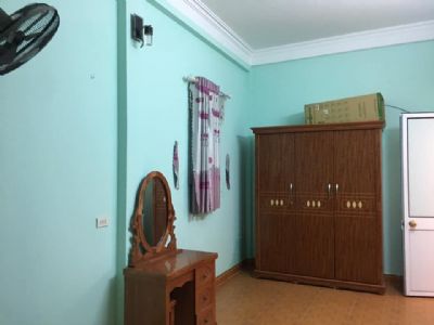 Mình có nhà cho thuê ở khai quang, gần chợ vina . Nhà 3 ngủ khép kín đủ đồ, y ảnh. Nhà có thể kd