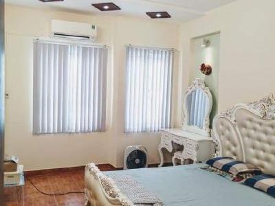 Bán nhà trong làng Nam Đồng,kinh doanh tốt, 25m2x5 tầng , giá 3 tỷ.