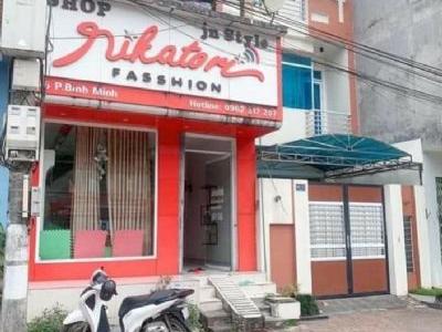 cần tiền mặt gấp Căn nhà 2 tầng - mặt đường 27m nằm trên trục đường chính ra vào Thành Phố Lào Cai