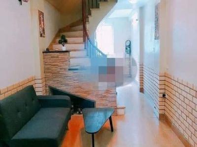 Cho thuê nhà  ở ngõ 189 Hoàng Hoa Thám, ngõ thông ra 279 đội cấn, Văn cao, rất gần hồ tây.