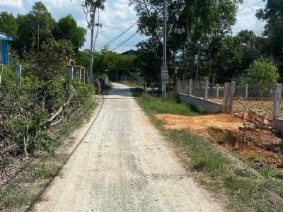 Cần bán lô đất khối 5 thị trấn  Núi Thành DT 5x20 đất ở hoàn toàn đường chà bá có điện đường.