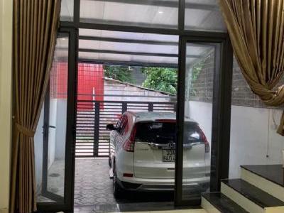 Bán căn nhà gần trường mầm non sư phạm Hướng tây Diện tích: 113m2 Thiết kế hiện đại: 3 phòng ngủ