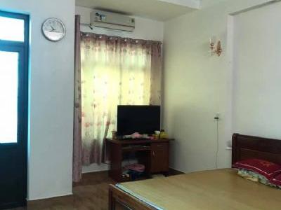 Chính chủ chuyển công tác bán nhà đẹp Đông Nam 2,5 tầng , 3 pn .72m gần trung y tế Trần Lãm