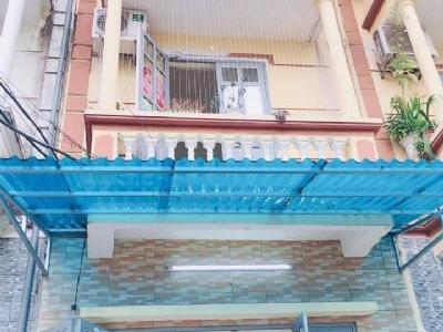 Cho thuê nhà riêng tại Thạch Bàn giá chốt 5tr. Gồm 3 tầng , 1 tum đầy đủ đồ 3 ngủ ,2 vệ sinh.