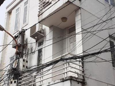 Cho thuê nhà 3 tầng.150m2 01 pk, bếp 04 pn điều hòa, nóng lạnh. 54/75/132 An đà. Đằng Giang