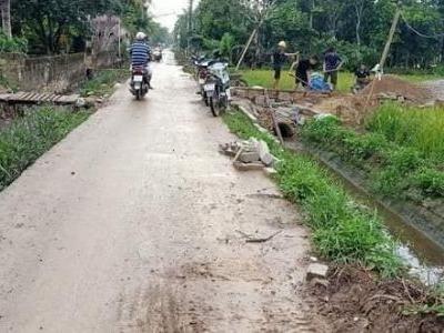 Chỉ 300 triệu, bạn đã có ngay lô đất 150m vuông. Hai lô liền kề 300m. Đất đẹp, đang làm đường.