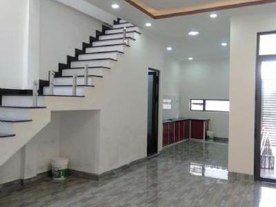 Bán nhà mới xây hẻm Phù Đổng.  Nhà xây chắc chắn, không gian sinh hoạt hiện đại. Thiết kế đẹp