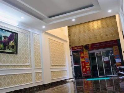 NHÀ ĐẸP CẦU GIẤY - Ô TÔ VÀO NHÀ - MỚI KÍNH KOONG - THANG MÁY. Mô tả: -Tầng 1 thông phòng
