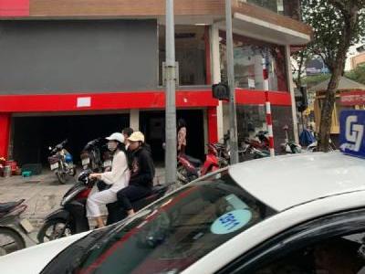 CHO THUÊ NHÀ MẶT PHỐ LÔ GÓC ,ĐỘI CẤN ,BA ĐÌNH,MT:20M.DT:500M2.GIÁ 150TR/TH