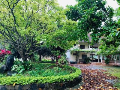 Cần bán Nhà vườn tuyệt đẹp lưng núi Lương sơn 6100m đầy đủ nhà cửa nội thất, điện nước
