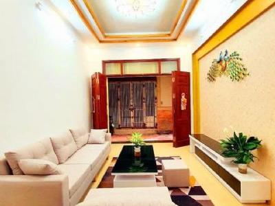 Bán gấp nhà Lê Thanh Nghị 4 tầng nhỉnh 5 tỷ, gần phố, sân rộng. Liên hệ 0373729889