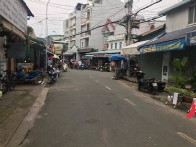 Cần bán lô đất ngay gần chợ giãn dân mt ht 18, Quận 12. Diện tích 4x 18  dtxd 62 m đg 12 m