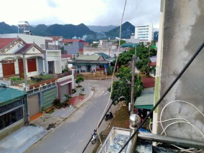 Bán nhà 3 tầng đẹp sang trọng phường Đông Phong, gần bến xe, gần BV, gần chợ đầu mối Lai Châu.