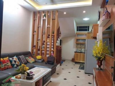 NHỈNH 2 TỶ CÓ NHÀ NGỌC THỤY, PHÂN LÔ QUÂN ĐỘI : DT 34m, 4TẦNG, MT 3,4m
