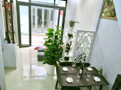 Cần bán gấp nhà 1 lầu đối diện UBND xã Hưng Long. 780tr - Diện tích : 4x10m - Nhà 1 trệt 1 lầu