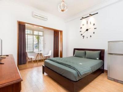 CHO THUÊ CHDV SANG TRỌNG QUẬN 1 Full nội thất như hình : giường nệm tủ + MÁY LẠNH, máy giặt free