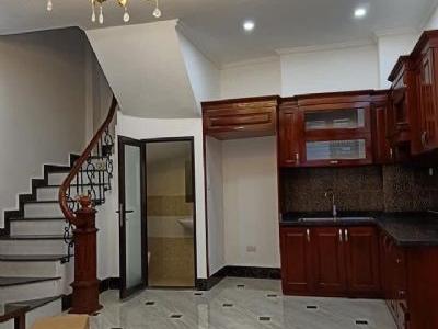 Bán nhà NGUYÊN HỒNG- 5 Tầng- Gần phố- Ngõ thông- Nhà mới đẹp- 4 Tỷ