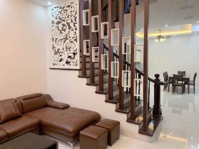 BÁN GẤP NHÀ QUẬN LONG BIÊN, 40m2 5TẦNG 3PN,  2 TỶ 1  - Nhà mới, thiết kế đẹp, hiện đại