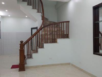 Cần bán gấp nhà riêng phố Khương Đình, Thanh Xuân. - Nhà được xây dựng 5 tầng, kiên cố chắc chắn