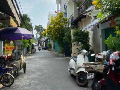 Bán căn nhà 82/ đường Lê văn quới -Bình Tân  Diện tích 5x10  Nhà khu an ninh đúc 2 tấm thật .